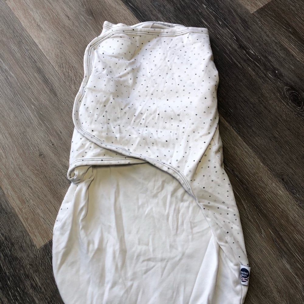 Nested Bean White Baby Swaddle Bundle of 2 - Picture 3 of 7